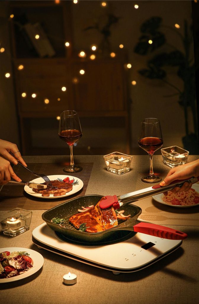 Romantisches Abendessen mit Kerzenlicht